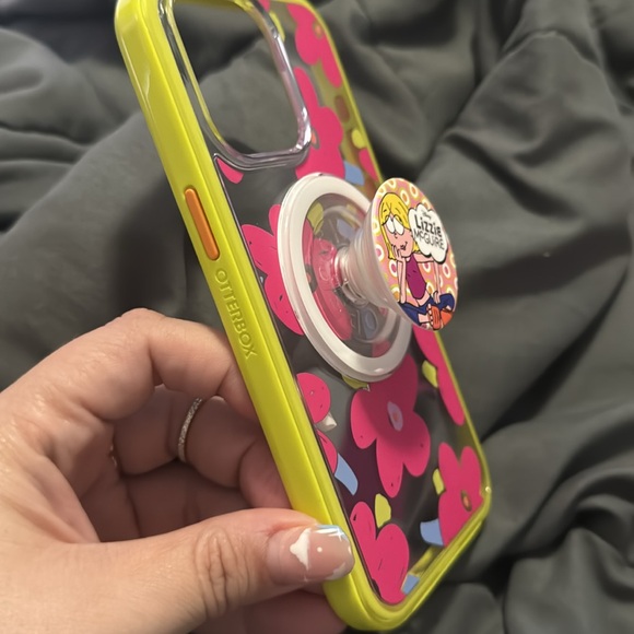 Like new Otterbox case with Lizzie McGuire Socket for iPhone 15 Pro max - Picture 6 of 6